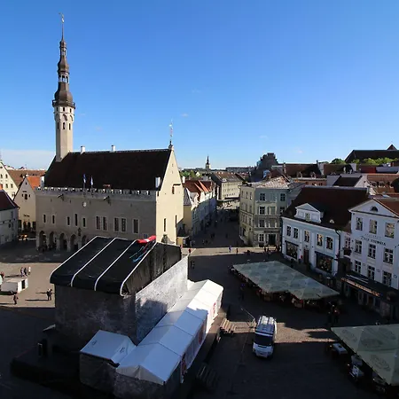 - Town Hall Square Aparthotel 3*