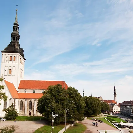 - Town Hall Square Hotel apartamentowy Tallin
