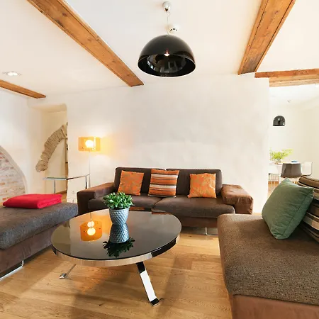 - Town Hall Square Apart Otel 3*