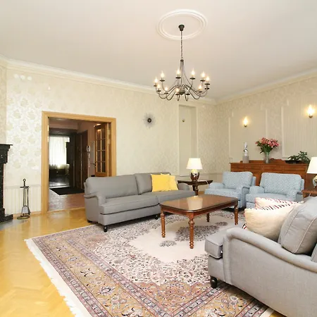 - Town Hall Square 3*