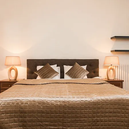 Hotel apartamentowy - Town Hall Square 3*