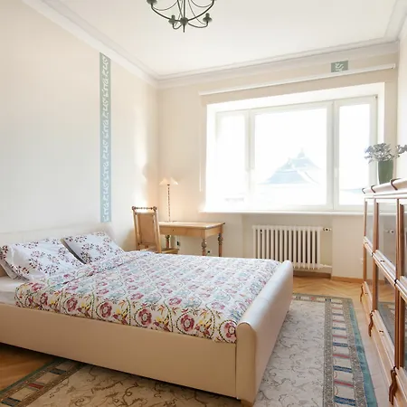 - Town Hall Square Hotel apartamentowy