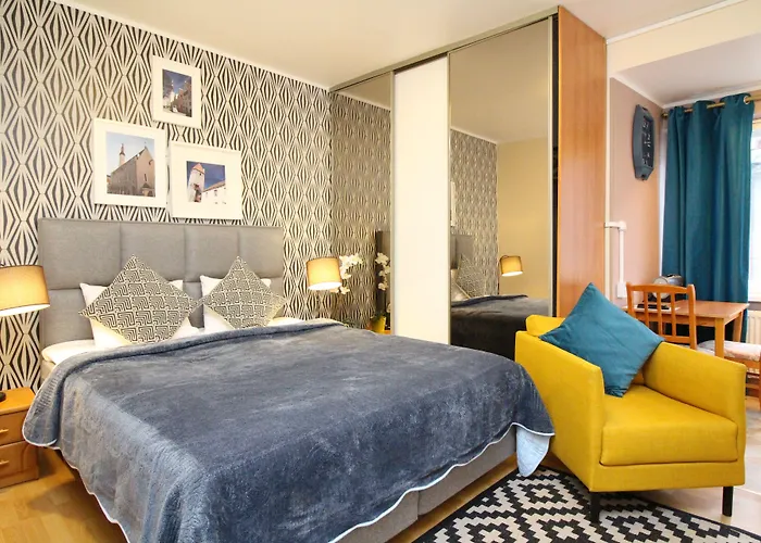 - Town Hall Square Apartmanhotel 3*