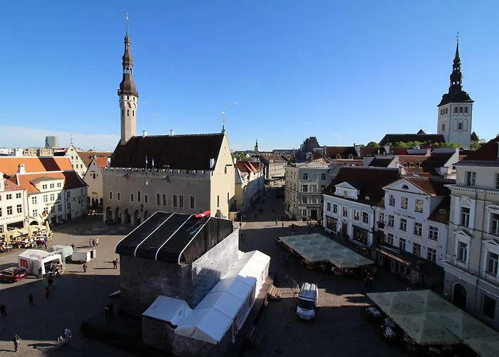 - Town Hall Square Apartmanhotel 3*