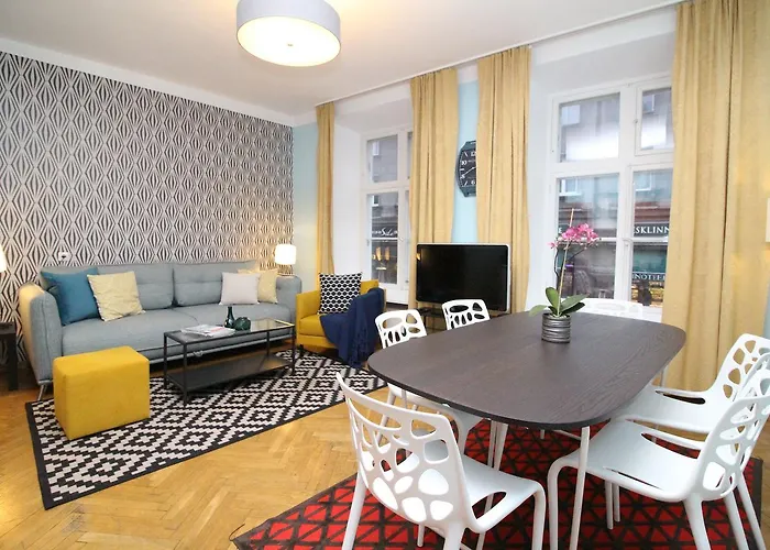 - Town Hall Square Apartmanhotel 3*