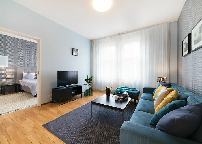 - Town Hall Square 3*