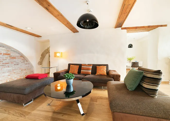 - Town Hall Square Apartmanhotel 3*