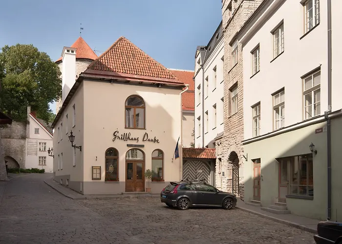 - Town Hall Square Apartmanhotel