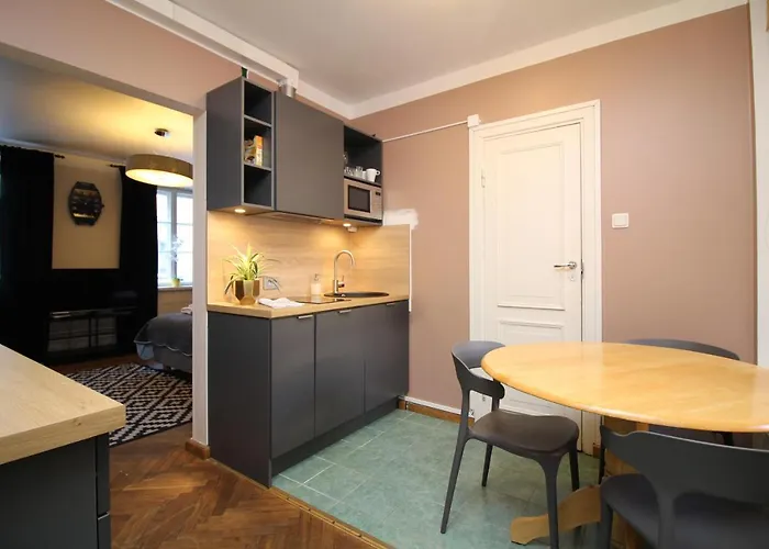 - Town Hall Square Apartmanhotel 3*