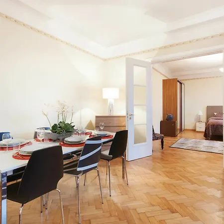 - Town Hall Square Apart Otel 3*