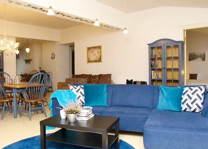 - Town Hall Square Aparthotel 3*