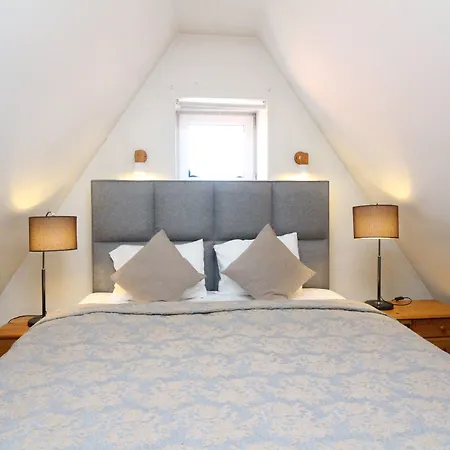 - Town Hall Square 3*