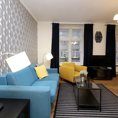 - Town Hall Square Reval