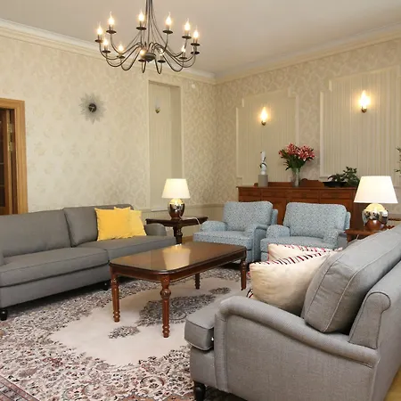 - Town Hall Square 3* Reval