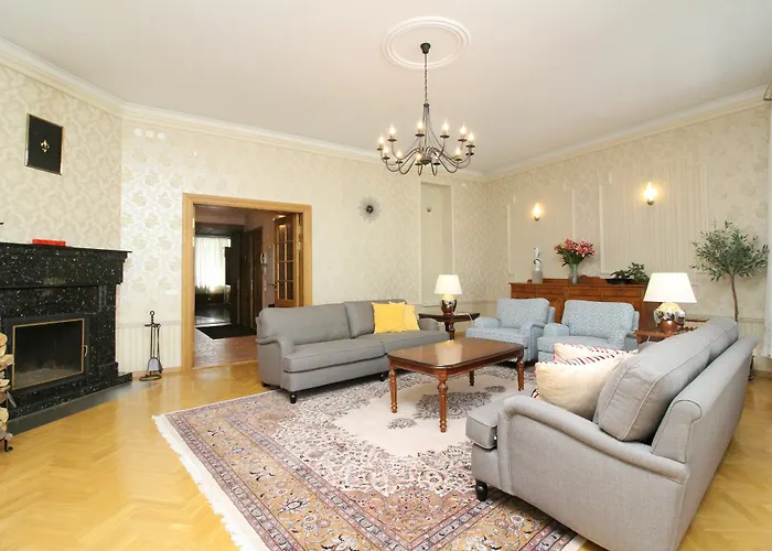 塔林市政厅广场 - 城市公寓 3*